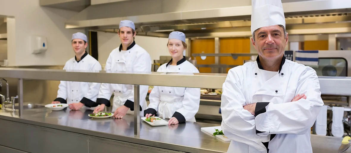 Cocina profesional en servicio: la hosteler&iacute;a busca eficiencia sin perder calidad